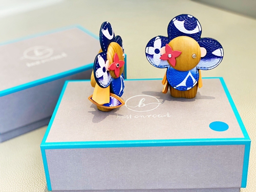 ブランドキーホルダー背面デザイン